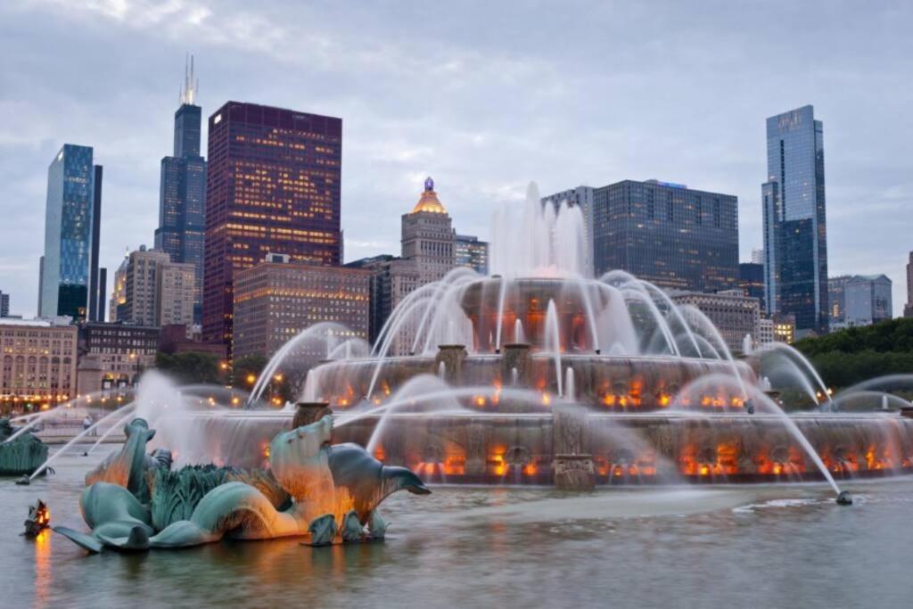Spacious 2Br Vacation Rental With City View, Optional Parking And Gym Near Mccormick Place & Downtown Chicago Attractions Exterior photo