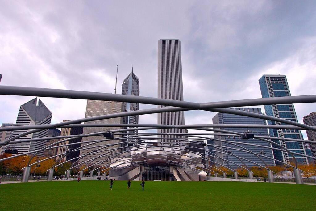 Spacious 2Br Vacation Rental With City View, Optional Parking And Gym Near Mccormick Place & Downtown Chicago Attractions Exterior photo
