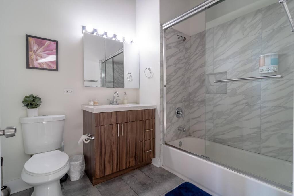 Spacious 2Br Vacation Rental With City View, Optional Parking And Gym Near Mccormick Place & Downtown Chicago Attractions Exterior photo