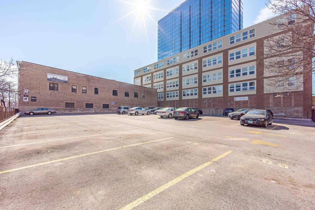 Spacious 2Br Vacation Rental With City View, Optional Parking And Gym Near Mccormick Place & Downtown Chicago Attractions Exterior photo